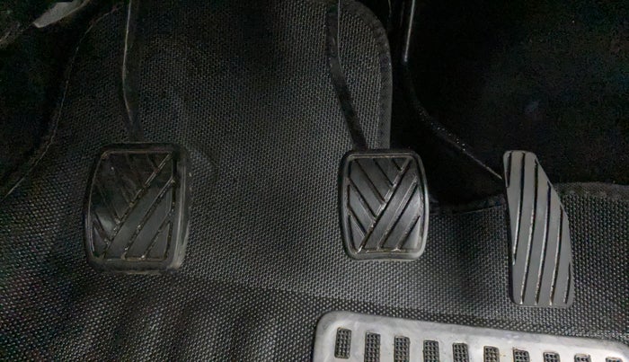 2015 Maruti Wagon R 1.0 LXI CNG AVANCE LIMITED EDITION, CNG, Manual, 1,06,102 km, Pedals