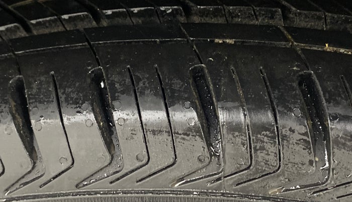 2020 Maruti Dzire ZXI, Petrol, Manual, 41,916 km, Right Rear Tyre Tread