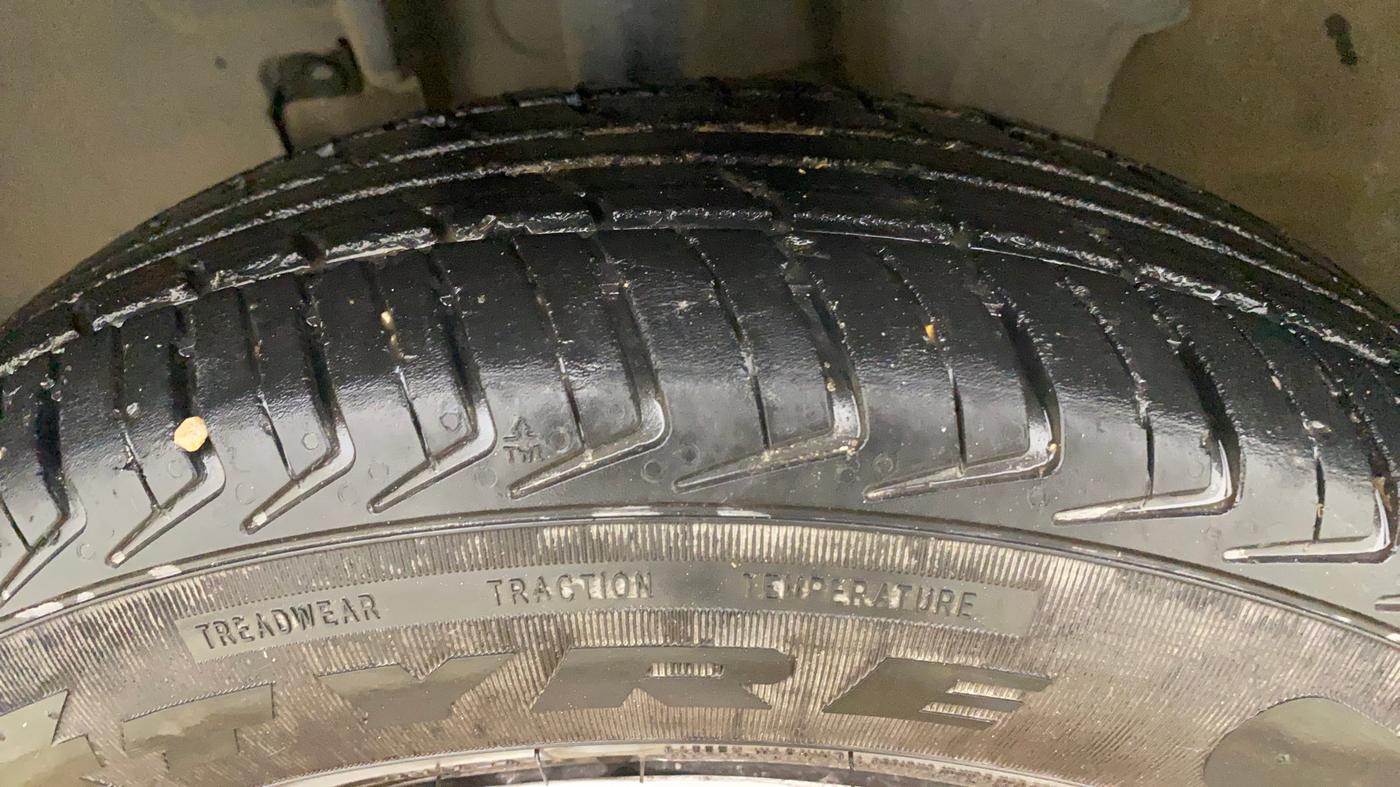 2018 Renault Kwid CLIMBER 1.0, Petrol, Manual, 1,13,343 km, Left Front Tyre Tread