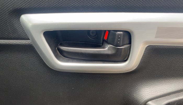2020 Maruti S PRESSO VXI PLUS AMT, Petrol, Automatic, 60,339 km, Driver Side Door Panels Control