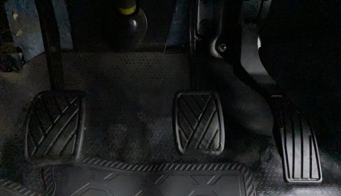 2015 Maruti Swift ZXI D, Petrol, Manual, 18,443 km, Pedals