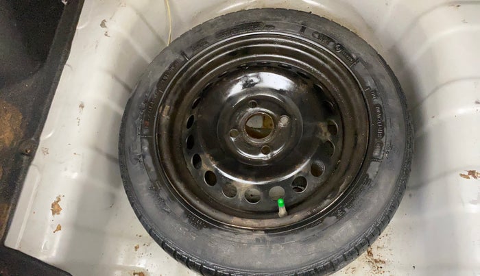 2014 Hyundai Xcent SX 1.2 (O), Petrol, Manual, 1,04,349 km, Spare Tyre