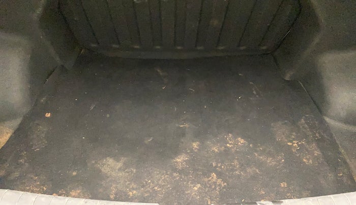 2014 Hyundai Xcent SX 1.2 (O), Petrol, Manual, 1,04,349 km, Boot Inside