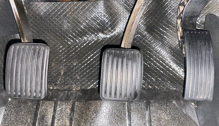 2014 Hyundai Xcent SX 1.2 (O), Petrol, Manual, 1,04,349 km, Pedals