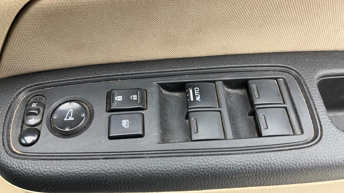 2019 Honda Amaze 1.2L I-VTEC VX, Petrol, Manual, 59,641 km, Driver Side Door Panels Control