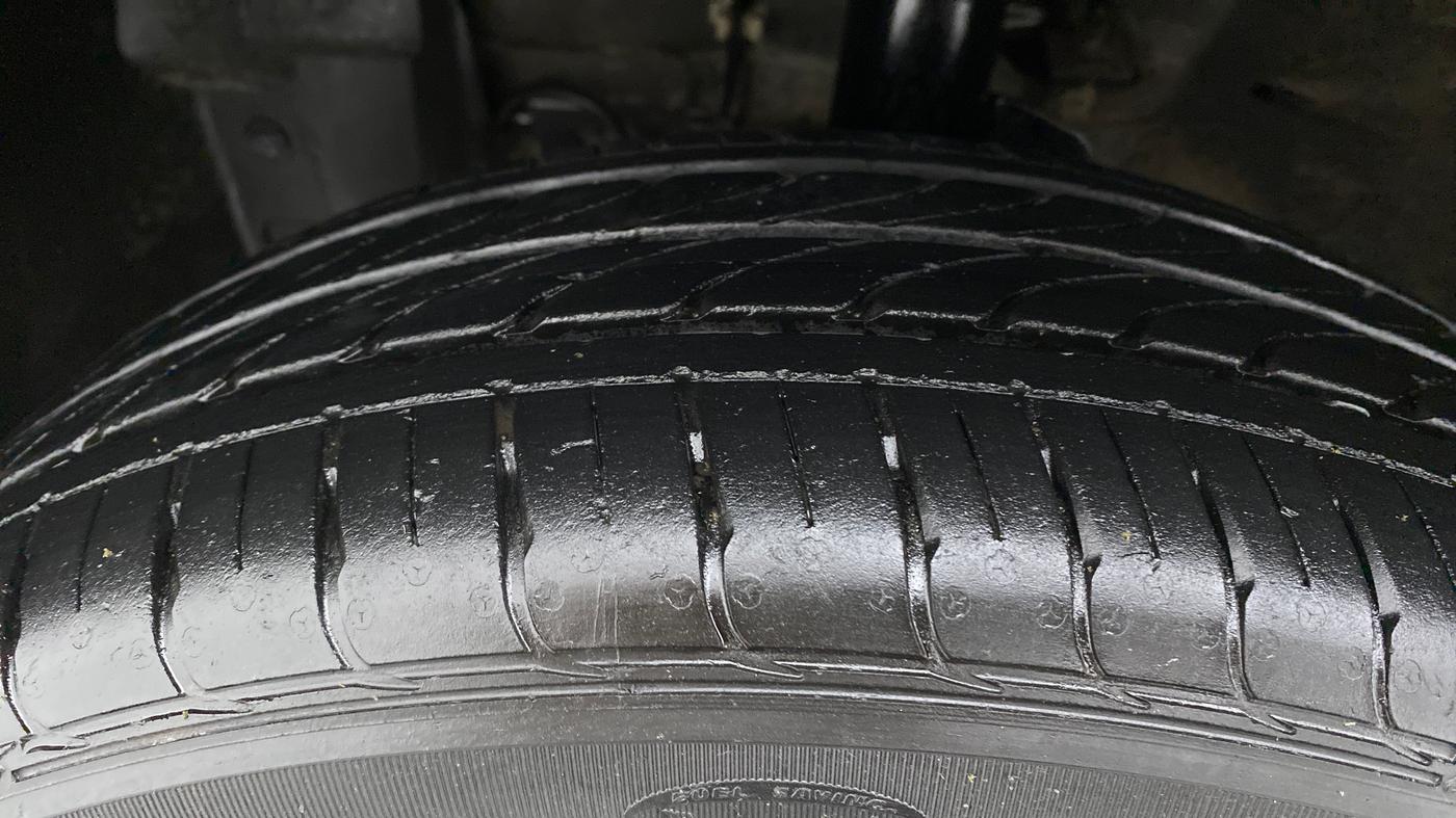 2015 Nissan Micra XV CVT, Petrol, Automatic, 75,961 km, Left Front Tyre Tread