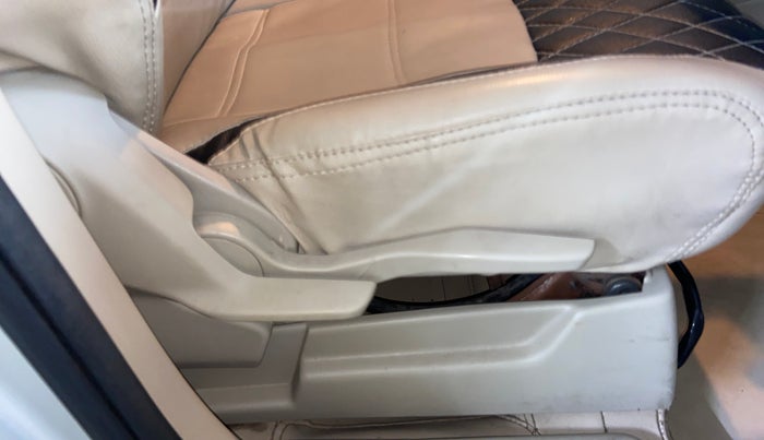 2020 Maruti Ertiga ZXI+ SHVS, Petrol, Manual, 46,413 km, Driver Side Adjustment Panel