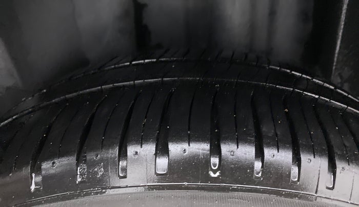 2012 Skoda Rapid AMBITION 1.6 TDI CR MT, Diesel, Manual, 51,118 km, Left Rear Tyre Tread