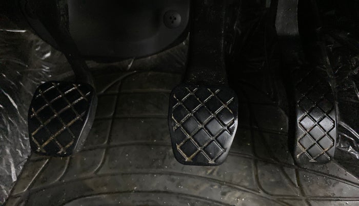 2012 Skoda Rapid AMBITION 1.6 TDI CR MT, Diesel, Manual, 51,118 km, Pedals