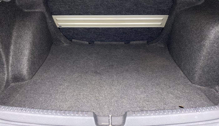 2012 Skoda Rapid AMBITION 1.6 TDI CR MT, Diesel, Manual, 51,118 km, Boot Inside