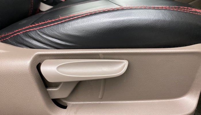 2012 Skoda Rapid AMBITION 1.6 TDI CR MT, Diesel, Manual, 51,118 km, Driver Side Adjustment Panel