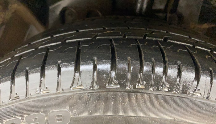 2017 Ford Ecosport TITANIUM+ 1.5L DIESEL, Diesel, Manual, 79,825 km, Left Front Tyre Tread