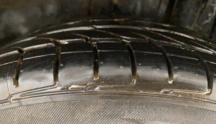 2016 Maruti S Cross ZETA 1.3, Diesel, Manual, 52,789 km, Left Rear Tyre Tread