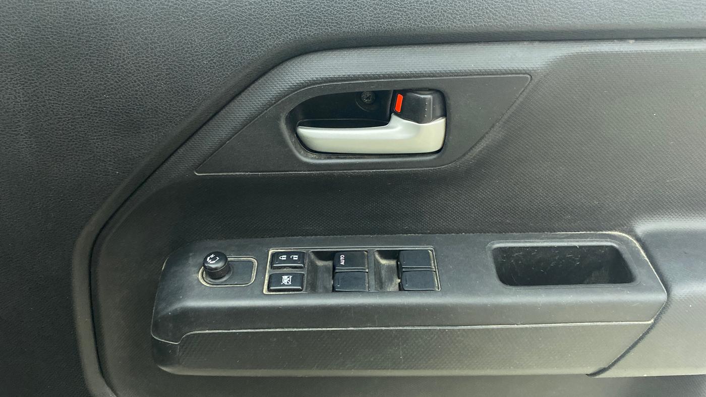 2019 Maruti New Wagon-R VXI 1.2, Petrol, Manual, 46,641 km, Driver Side Door Panels Control