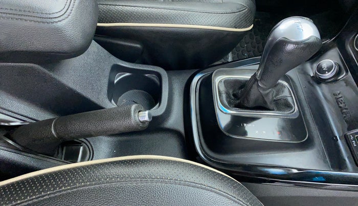 2018 Tata Hexa Varicor 400 XMA, Diesel, Automatic, 68,060 km, Gear Lever