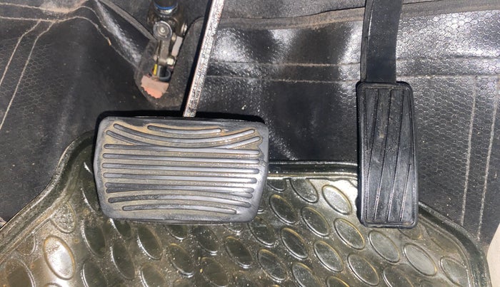 2021 Mahindra XUV300 W6 1.5 DIESEL AMT, Diesel, Automatic, 1,26,069 km, Pedals