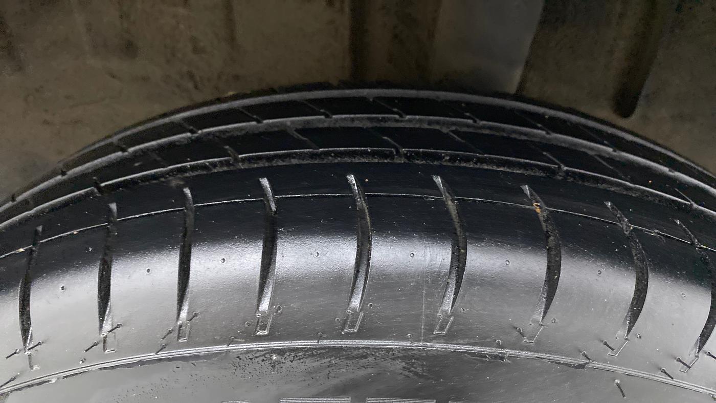 2019 Renault TRIBER RXT, Petrol, Manual, 33,367 km, Left Rear Tyre Tread