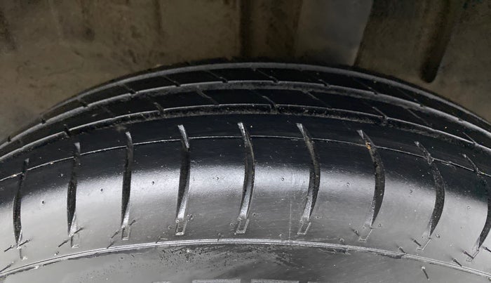 2019 Renault TRIBER RXT, Petrol, Manual, 33,367 km, Left Rear Tyre Tread