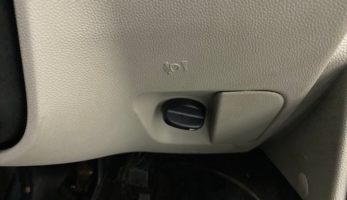 2019 Renault TRIBER RXT, Petrol, Manual, 33,367 km, Dashboard - Headlight height adjustment not working