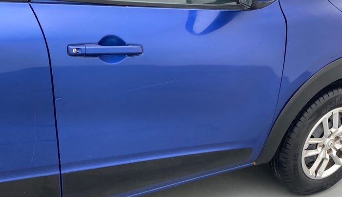2019 Renault TRIBER RXT, Petrol, Manual, 33,367 km, Driver-side door - Minor scratches