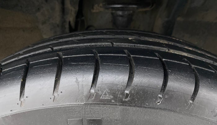 2019 Renault TRIBER RXT, Petrol, Manual, 33,367 km, Right Front Tyre Tread