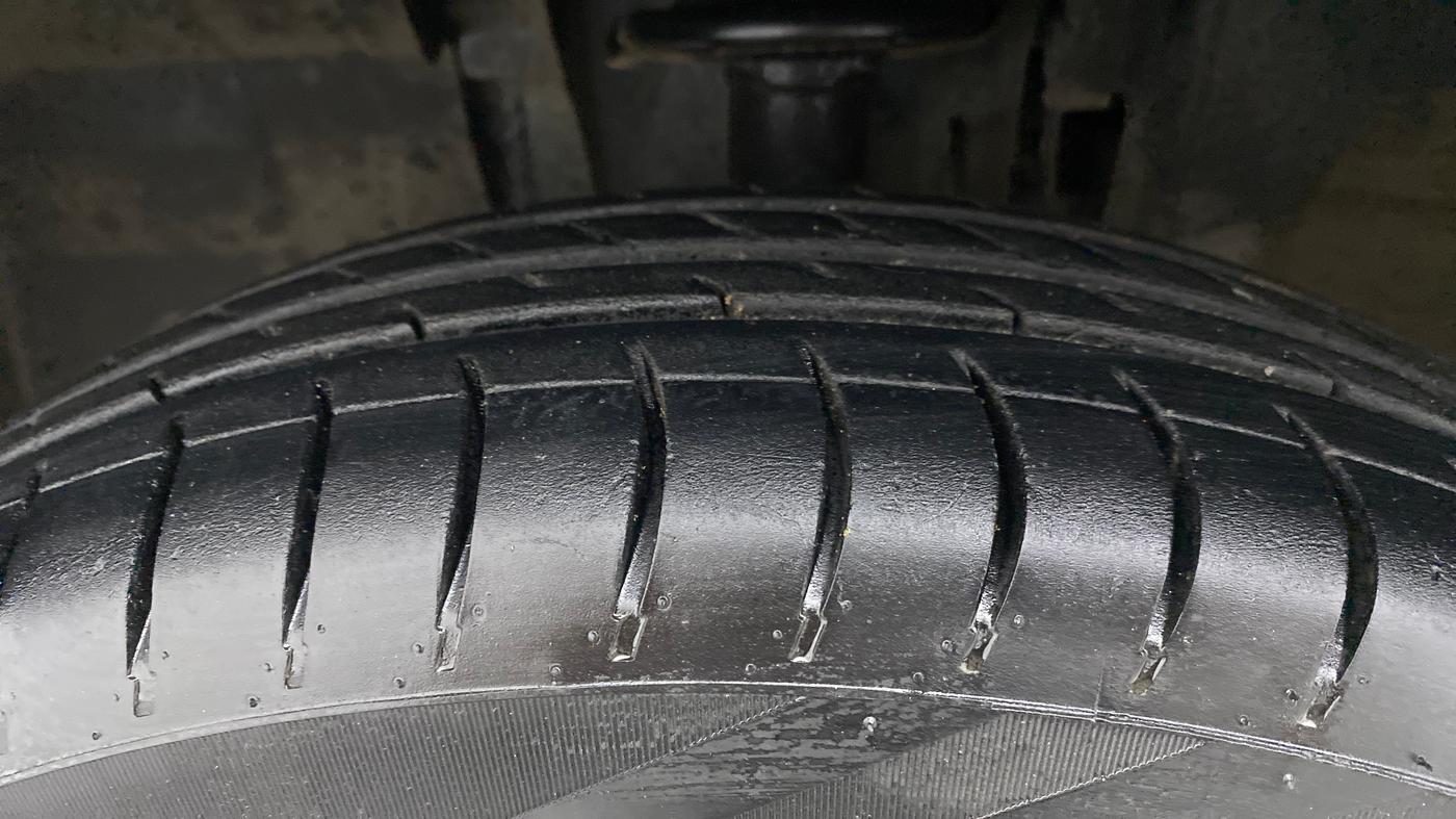 2019 Renault TRIBER RXT, Petrol, Manual, 33,367 km, Left Front Tyre Tread