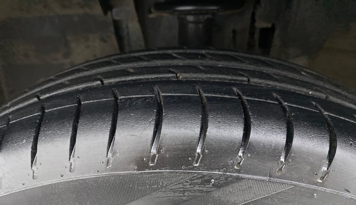2019 Renault TRIBER RXT, Petrol, Manual, 33,367 km, Left Front Tyre Tread
