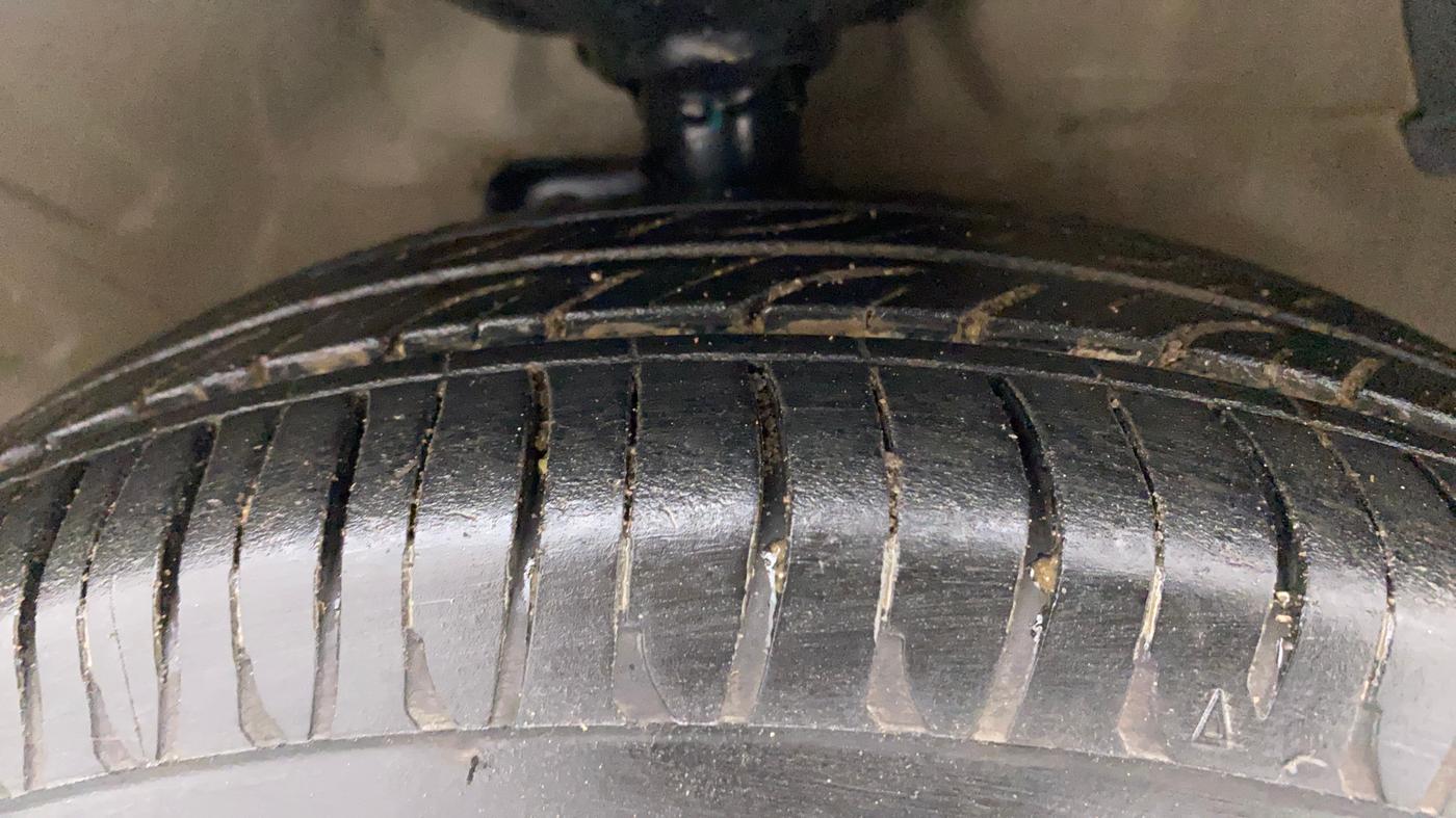 2015 Maruti Celerio VXI, Petrol, Manual, 59,166 km, Right Front Tyre Tread