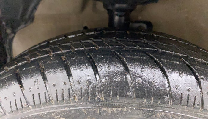 2015 Maruti Celerio VXI, Petrol, Manual, 59,166 km, Left Front Tyre Tread