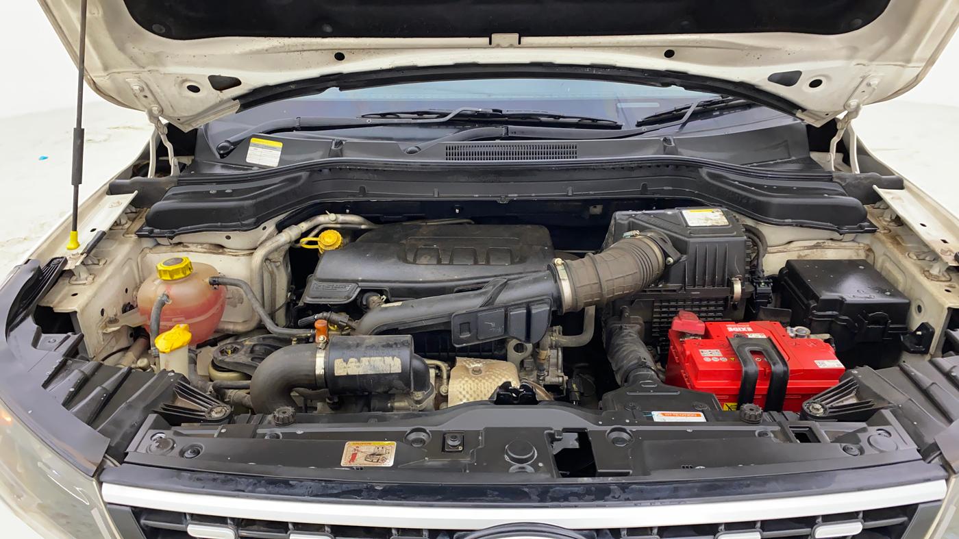 2020 Mahindra XUV300 W6 1.2 PETROL, Petrol, Manual, 99,774 km, Engine View