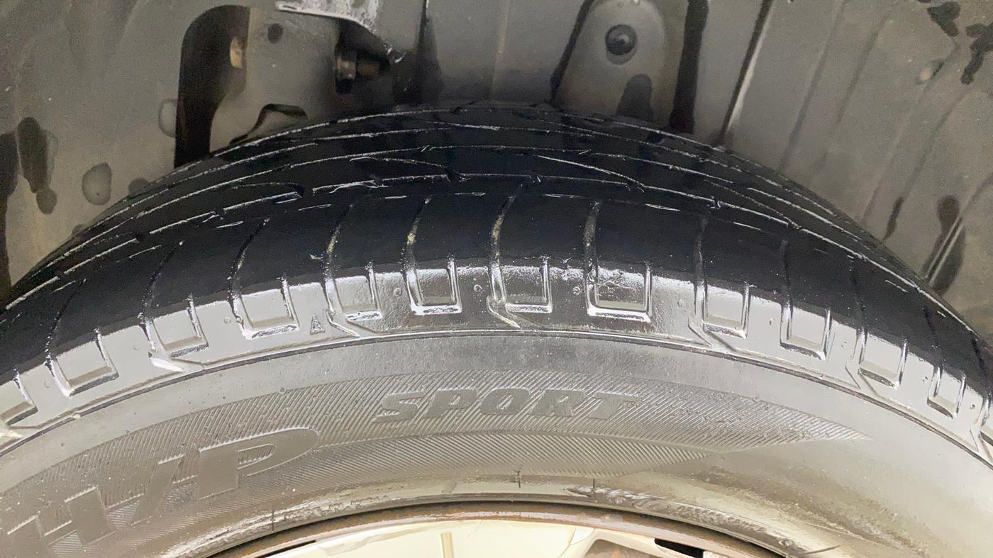 2020 Mahindra XUV300 W6 1.2 PETROL, Petrol, Manual, 99,774 km, Left Rear Tyre Tread