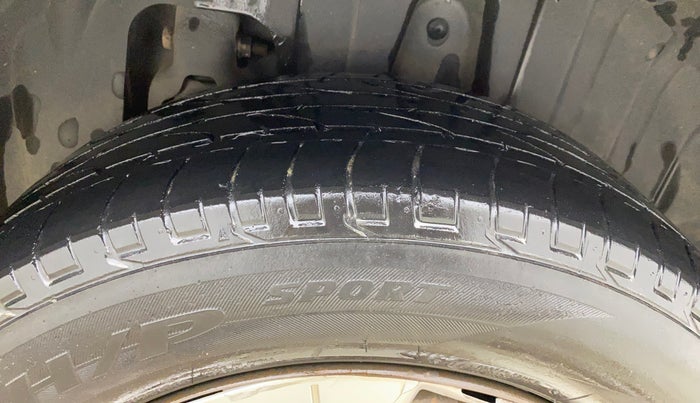 2020 Mahindra XUV300 W6 1.2 PETROL, Petrol, Manual, 99,728 km, Left Rear Tyre Tread