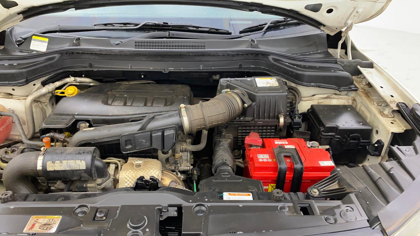 2020 Mahindra XUV300 W6 1.2 PETROL, Petrol, Manual, 99,774 km, Engine View - Left