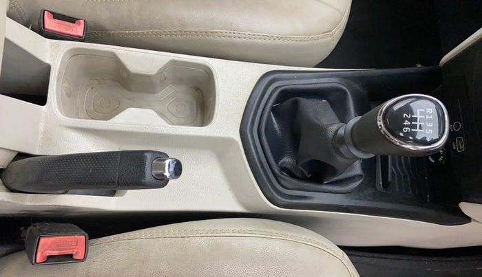 2020 Mahindra XUV300 W6 1.2 PETROL, Petrol, Manual, 99,728 km, Gear Lever