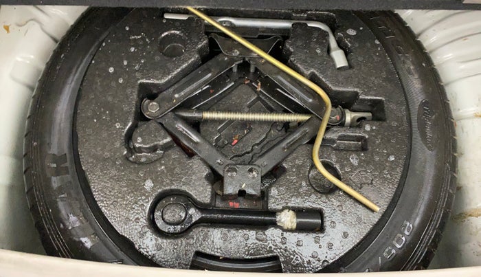 2020 Mahindra XUV300 W6 1.2 PETROL, Petrol, Manual, 99,728 km, Spare Tyre