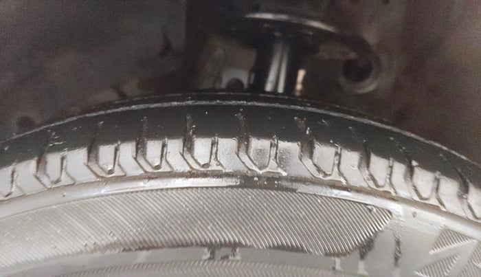 2019 Maruti Dzire VXI, Petrol, Manual, 80,777 km, Left Front Tyre Tread
