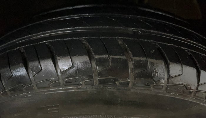 2023 Maruti Swift LXI, Petrol, Manual, 30,395 km, Right Front Tyre Tread