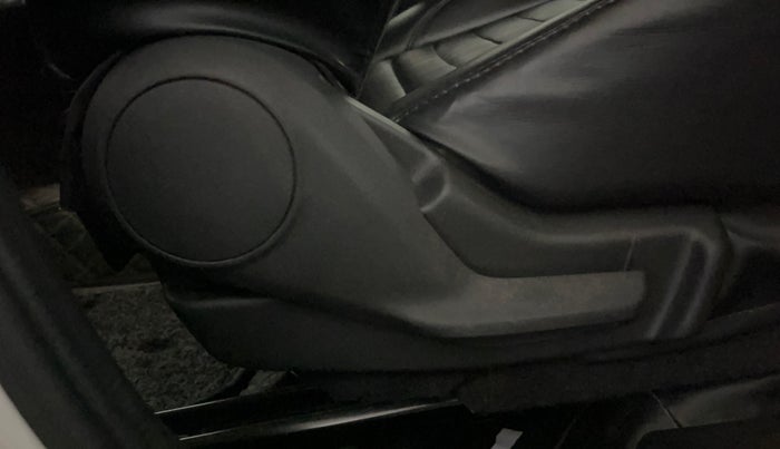 2023 Maruti Swift LXI, Petrol, Manual, 30,395 km, Driver Side Adjustment Panel