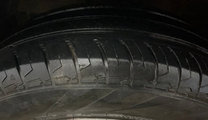 2023 Maruti Swift LXI, Petrol, Manual, 30,395 km, Left Front Tyre Tread