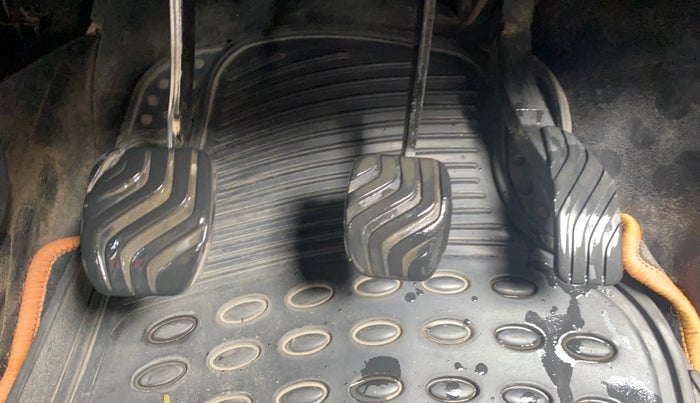 2016 Renault Kwid RXT 1.0, Petrol, Manual, 82,948 km, Pedals