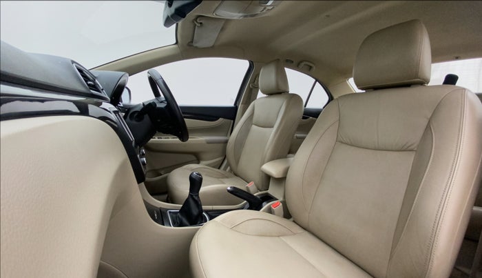 2017 Maruti Ciaz ZXI+, Petrol, Manual, 71,343 km, Right Side Front Door Cabin