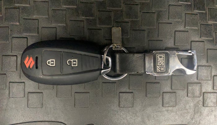 2017 Maruti Ciaz ZXI+, Petrol, Manual, 71,343 km, Key Close Up