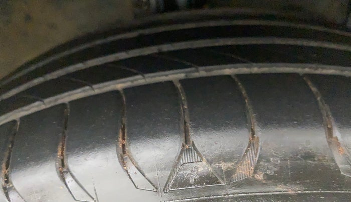 2017 Maruti Ciaz ZXI+, Petrol, Manual, 71,343 km, Right Front Tyre Tread