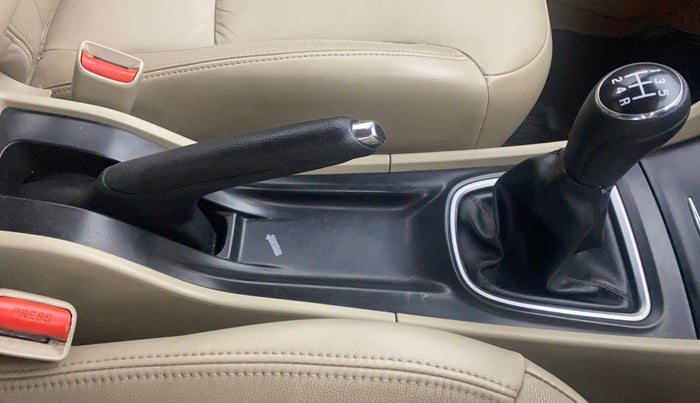 2017 Maruti Ciaz ZXI+, Petrol, Manual, 71,343 km, Gear Lever