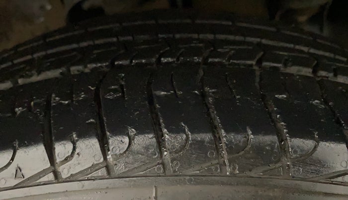 2022 Mahindra BOLERO NEO N 10 (O), Diesel, Manual, 34,643 km, Right Front Tyre Tread