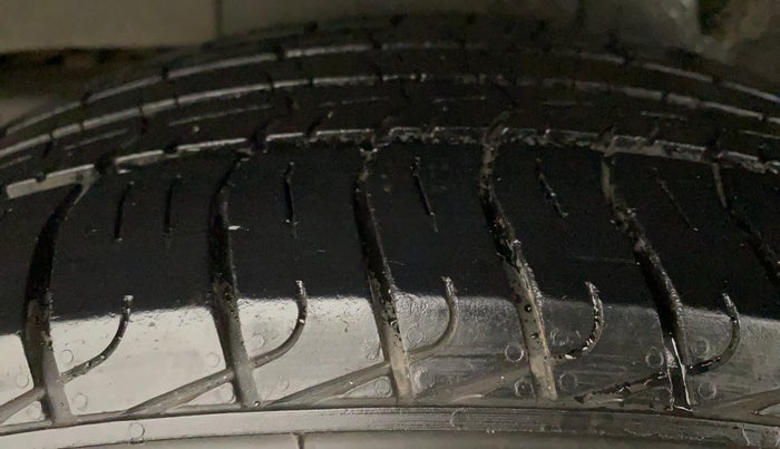 2022 Mahindra BOLERO NEO N 10 (O), Diesel, Manual, 34,643 km, Left Rear Tyre Tread