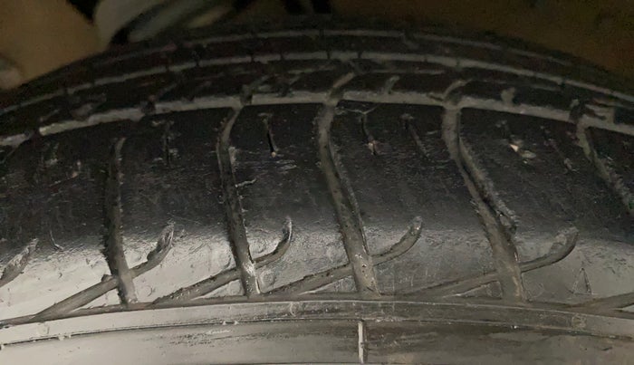 2022 Mahindra BOLERO NEO N 10 (O), Diesel, Manual, 34,643 km, Left Front Tyre Tread