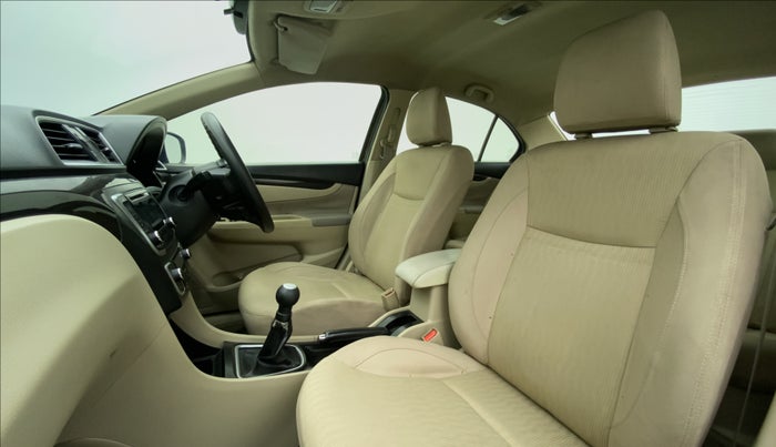 2014 Maruti Ciaz VDI PLUS, Diesel, Manual, 1,35,606 km, Right Side Front Door Cabin