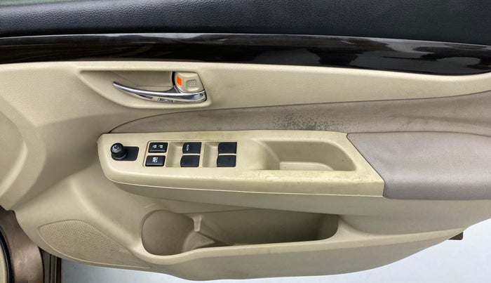 2014 Maruti Ciaz VDI PLUS, Diesel, Manual, 1,35,606 km, Driver Side Door Panels Control