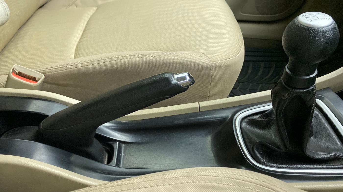 2014 Maruti Ciaz VDI PLUS, Diesel, Manual, 1,35,606 km, Gear Lever